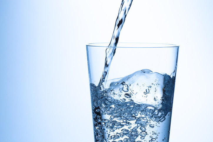 Bạn nên uống bao nhiêu nước mỗi ngày?